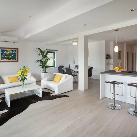 Apartment Modern Pjero