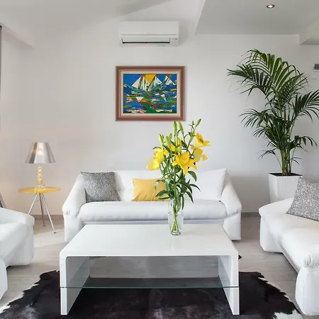 Apartment Modern Pjero *