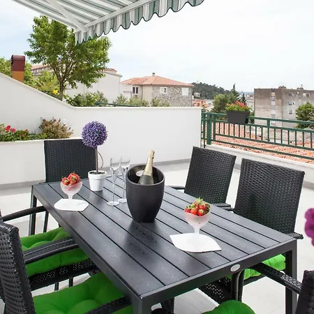 Modern Pjero Apartment