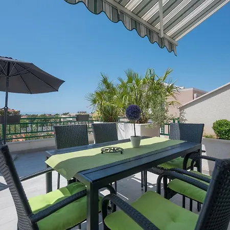 Apartament Modern Pjero *