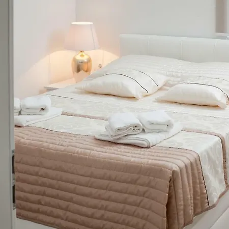 Modern Pjero Apartman *